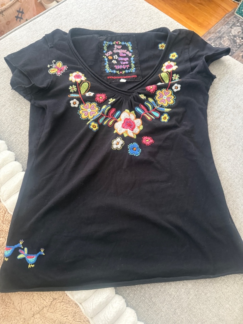 JW Los Angeles the hinge tee 1394t Black W/Colorful Embroidery Floral Sz X-Small